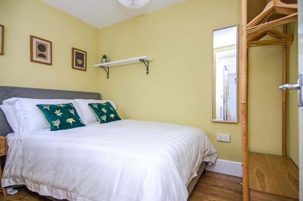Cosy Lichfield Apartment Exterior foto