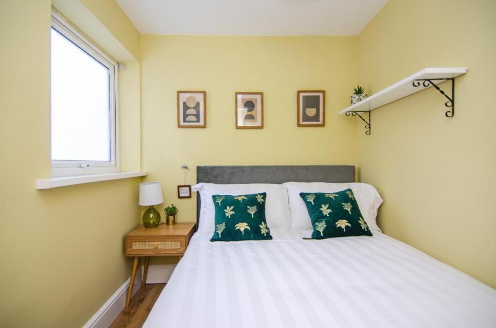 Cosy Lichfield Apartment Exterior foto